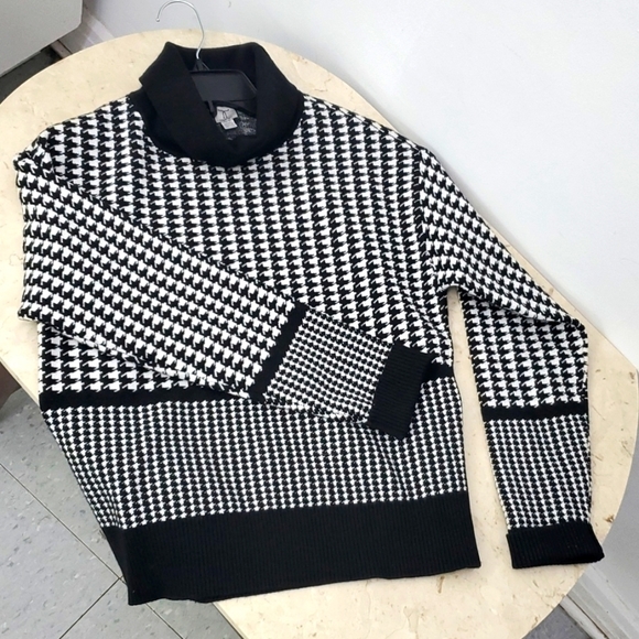 🆕️ Tristan Sweater Black and White XS - Picture 7 of 8